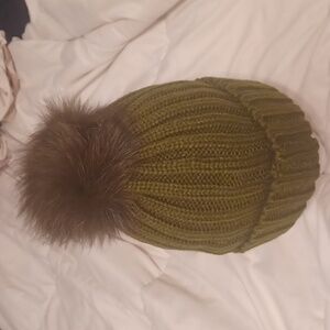 NEW! Women's Adrienne Landau fox ball beanie hat!